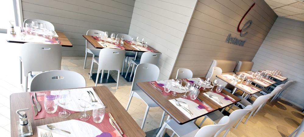 Campanile Moulins Avermes Restaurant bilde