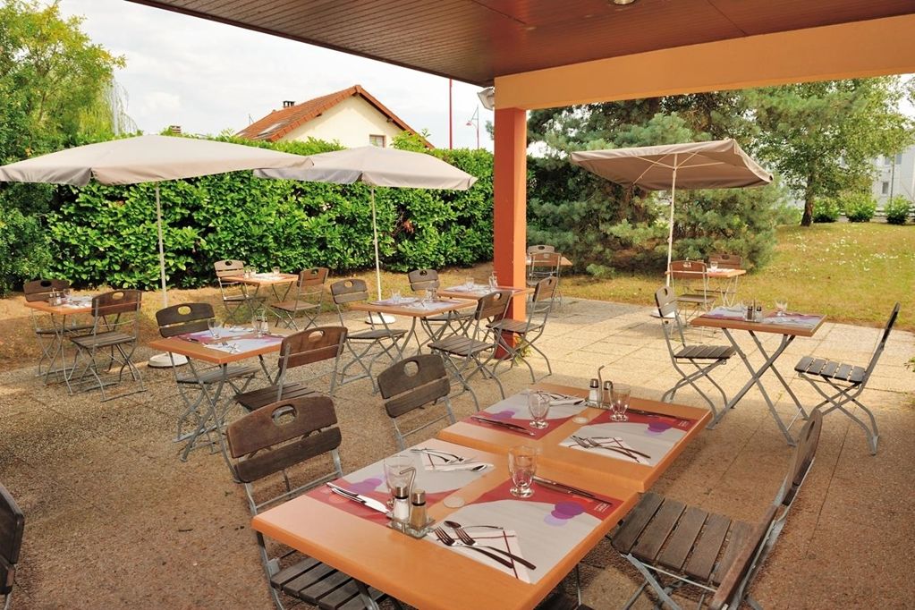 Campanile Moulins Avermes Restaurant bilde